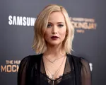 Jennifer Lawrence xác nhận mang thai con đầu lòng