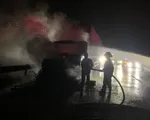 Xe &ocirc; t&ocirc; đầu k&eacute;o đột nhi&ecirc;n bốc ch&aacute;y khi đang đi tr&ecirc;n cao tốc