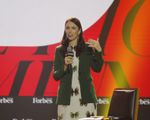 Thủ tướng New Zealand Jacinda Ardern khẳng định vai trò của phụ nữ trong nền kinh tế hiện đại