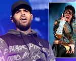 Chris Brown phàn nàn bị AMAs 2022 hủy bỏ phần biểu diễn tưởng nhớ Michael Jackson