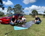 Australia thử nghiệm pin mặt trời in trên nhựa cho xe điện Tesla