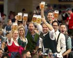 Lễ hội bia lớn nhất thế giới Oktoberfest được tổ chức trở lại tại Đức