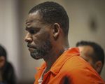 R. Kelly đối mặt với án phạt 25 năm tù vì cáo buộc lạm dụng tình dục trẻ em