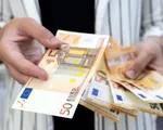 ECB quyết định tăng lãi suất sau 11 năm