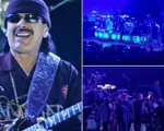 Carlos Santana ngất xỉu trên sân khấu ở Michigan vì nóng và mất nước