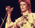 David Bowie là nghệ sĩ có ảnh hưởng nhất nước Anh 50 năm qua