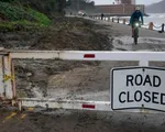Lũ lụt, lở đất đe dọa, người dân sống dọc bờ biển California được yêu cầu sơ tán