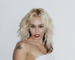 'Flowers' của Miley Cyrus phá vỡ kỷ lục lượt phát trong một tuần của Spotify