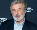 Vụ nổ súng chết người trên phim trường: Alec Baldwin chưa từng liên lạc với gia đình nữ quay phim xấu số