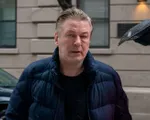 Vụ nổ súng chết người trên phim trường: Alec Baldwin được bãi bỏ một cáo buộc