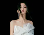 Jisoo (BLACKPINK) đẹp quyến rũ trong poster ra mắt solo