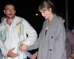 Taylor Swift công khai tay trong tay 'bạn trai tin đồn'