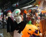 Các cửa hàng ở thành phố Hồ Chí Minh 'tung' đồ trang trí Halloween bắt mắt