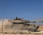 Xe tăng Israel bắn nhầm tháp canh quân sự Ai Cập