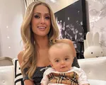 Paris Hilton gây bất ngờ với cây thông Noel màu hồng