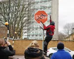Anh bắt giữ 2 nghi phạm bị cáo buộc trộm tác phẩm nghệ thuật của nghệ sĩ Banksy