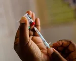 Ghana trở thành quốc gia đầu tiên phê duyệt vaccine sốt rét của Oxford