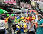 Tưng bừng lễ hội Songkran tại phố Tây Khao San ở thủ đô Thái Lan