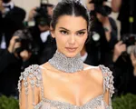 Kendall Jenner và dấu ấn thời trang táo bạo tại Met Gala