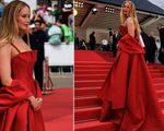 Jennifer Lawrence đi tông trên thảm đỏ Cannes 2023