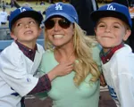 Britney Spears đồng ý cho các con trai chuyển tới sống cùng bố tại Hawaii