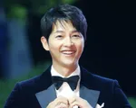 Song Joong Ki chính thức lên chức bố