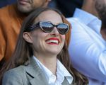 Natalie Portman nở nụ cười rạng rỡ giữa bê bối chồng ngoại tình