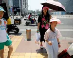 Nắng nóng trên 40 độ, người lao động ở Bắc Kinh dừng làm việc ngoài trời