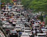Sau mưa lớn, nhiều tuyến phố tại Hà Nội tắc nghẽn giờ tan tầm