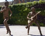 Mick Jagger và Keith Richards được dựng tượng đồng ở quê nhà