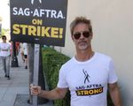 Từ Brad Pitt đến Jane Fonda: Sao Hollywood xuống đường ủng hộ cuộc đình công của diễn viên