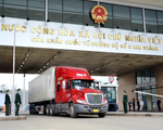 Gần 400 xe hàng xuất nhập khẩu qua các cửa khẩu Lào Cai