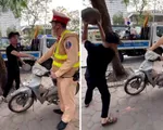 Bố say rượu đến chốt CSGT đập xe, bênh con vi phạm giao thông