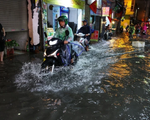 Mưa lớn gây ngập úng cục bộ tại Hà Nội