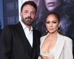 Ben Affleck không đeo nhẫn cưới giữa tin đồn ly hôn Jennifer Lopez