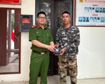 Trao trả tài sản cho người dân bị thất lạc nhờ tra cứu ứng dụng VNeID