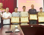 Hà Nội: Khen thưởng 4 công dân dũng cảm cứu người trong vụ cháy ở Trung Kính