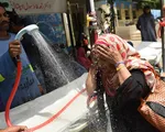 Pakistan dựng hơn 1.000 trại tránh nắng cho người dân