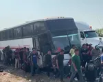 Hàng trăm người di cư bị bỏ lại trong xe ở Mexico