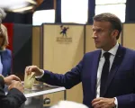 Tổng thống Pháp Emmanuel Macron bất ngờ tuyên bố giải tán Quốc hội và tổ chức bầu cử sớm