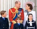 Hoàng tử William chu đáo trong lần xuất hiện đầu tiên của vợ sau chẩn đoán ung thư