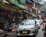 Tổ chức lại giao thông, giảm ùn tắc trước cổng bệnh viện ở Hà Nội