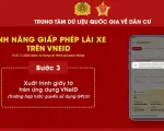 Cảnh sát giao thông Hà Nội kiểm tra, tạm giữ giấy phép lái xe trên ứng dụng VNeID