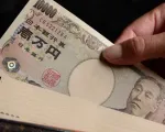 Đồng Yen tiếp tục mất giá