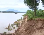 Phú Thọ: Bờ sông Đà sạt lở khiến người dân lo lắng