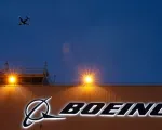 Khó khăn bủa vây Boeing