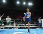 Imane Khelif tiến gần huy chương vàng Olympic