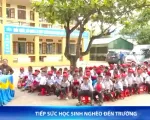 Đoàn Thanh niên VTV8 tiếp sức học sinh nghèo đến trường