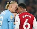 Thoát án phạt, hành động của Haaland vẫn bị huyền thoại Arsenal chỉ trích gay gắt