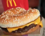 Mỹ: Một người chết do E.Coli liên quan đến bánh hamburger của McDonald’s